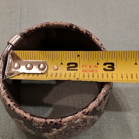 Gray/silvery snakeskin wide cuff - Picture 6 of 6